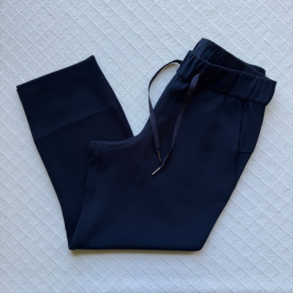 Lululemon On‎ the Fly Crop True Navy Luxtreme Drawstring Pants Commuter Size 4